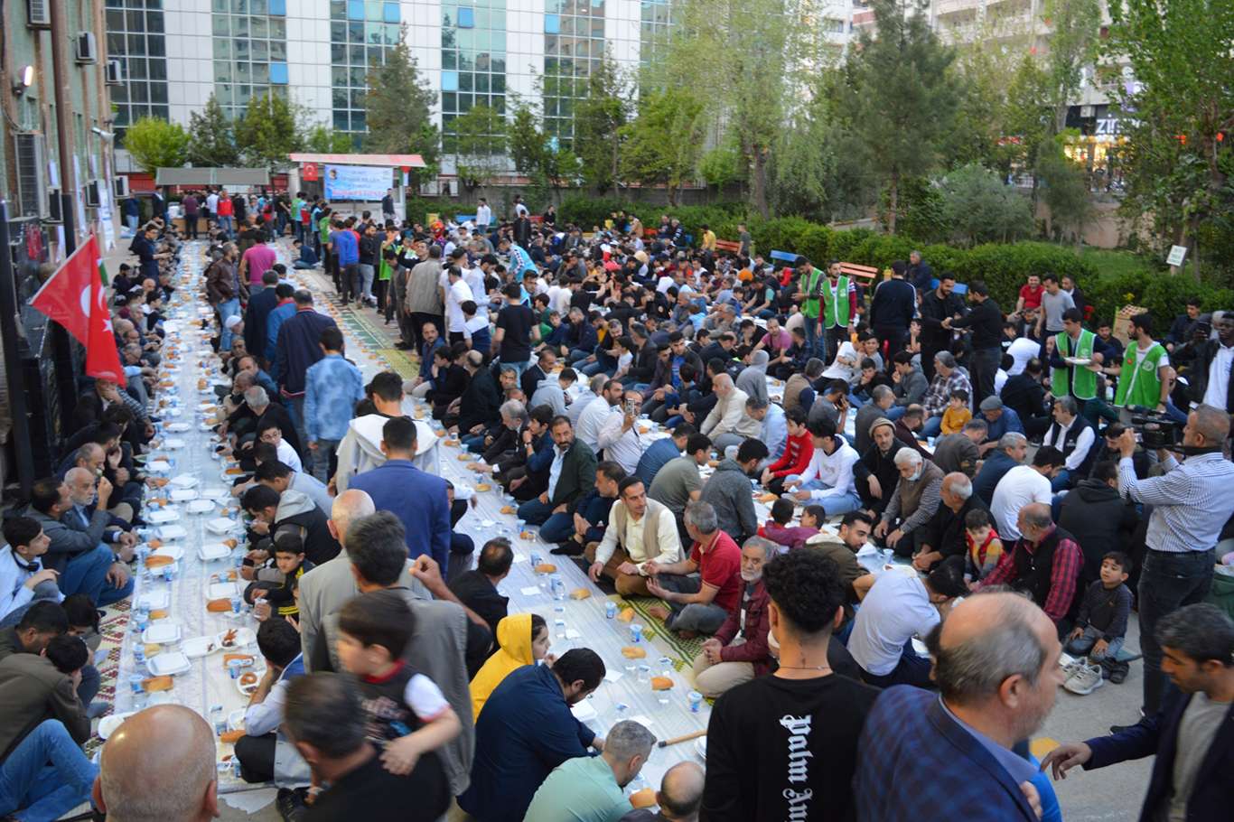Mavi Marmara şehidi İbrahim Bilgen anısına iftar verildi Mavi Marmara şehidi İbrahim Bilgen anısına iftar verildi
